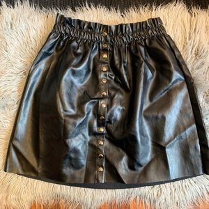 🦋Black Faux Leather Button Up Skirt